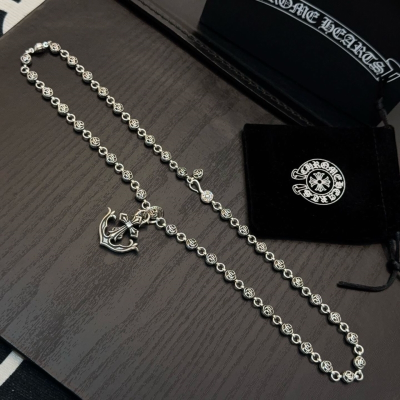 Ch*0me He**ts necklaces